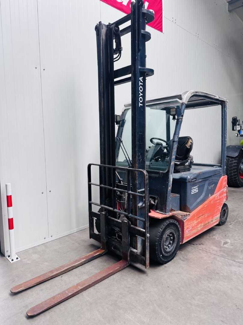 Used Forklift Truck TOYOTA 8FBMT25-10414 ELEKTRO VIERRADFRONTSTAPLER (13064163)