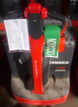 Chariot elevateur occasion Fenwick Transpalette accompagnant T 16 (Offre 13012953)