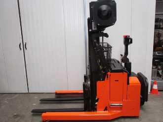 Gabelstapler gebraucht BT RWE120 ELEKTRO HOCHHUBWAGENFAHRERSTAND (13059439) backdrop