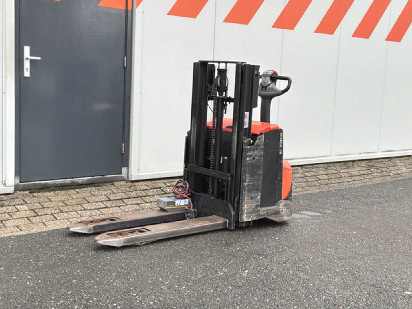 Gabelstapler gebraucht BT Toyota SWE200D ELEKTRO HOCHHUBWAGENDEICHSEL (13075307)