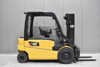 Gabelstapler gebraucht CATERPILLAR EP 40 /55748/ ELEKTRO VIERRADFRONTSTAPLER (13069522)