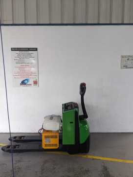 Gabelstapler gebraucht CESAB transpalette à levée electrique ELEKTRO NIEDERHUBWAGENSEMIELEKTRISCH (12885587) backdrop