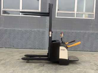 Gabelstapler gebraucht CROWN DT 3040 Baujahr 2019/ Stunden 6005 Akku 2022 ELEKTRO HOCHHUBWAGENDEICHSEL (13072024)