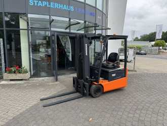 Gabelstapler gebraucht DOOSAN B15T-5 ELEKTRO DREIRADFRONTSTAPLER (12990027) backdrop