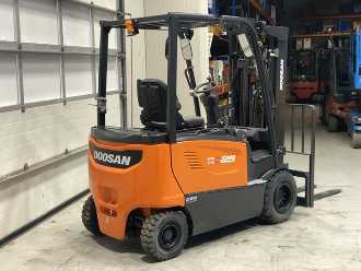 Gabelstapler gebraucht DOOSAN B25X-7 Plus ELEKTRO VIERRADFRONTSTAPLER (13010819)