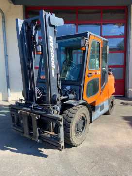 Gabelstapler gebraucht DOOSAN G45SC-5 GAS VIERRADFRONTSTAPLER (13056636) backdrop