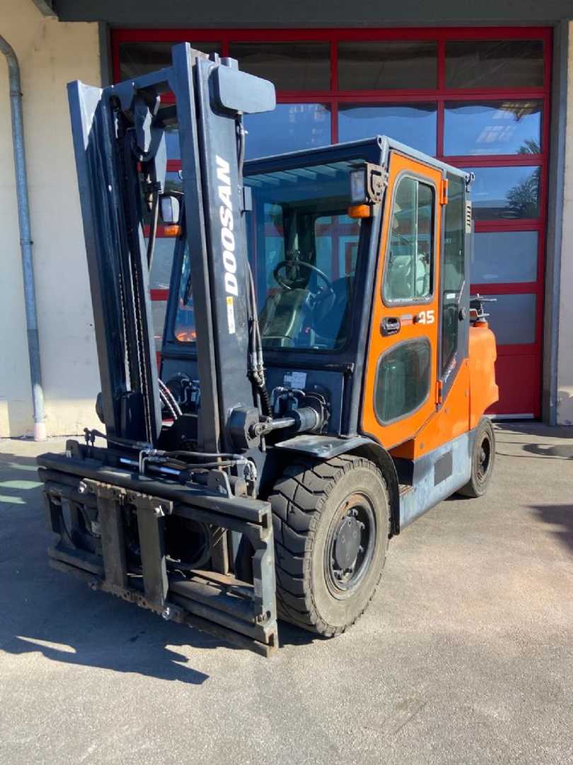 Gabelstapler gebraucht DOOSAN G45SC-5 GAS VIERRADFRONTSTAPLER (13056636)