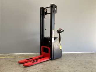 Gabelstapler gebraucht HYSTER S1.0 ELEKTRO HOCHHUBWAGENDEICHSEL (13075504) backdrop