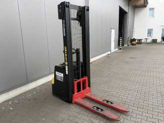 Gabelstapler gebraucht HYSTER S1.4 ELEKTRO HOCHHUBWAGENDEICHSEL (13068234) backdrop