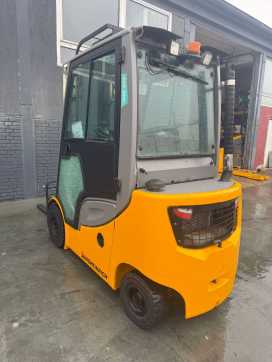 Gabelstapler gebraucht JUNGHEINRICH DFG 320s Baujahr 2019/ HH4500 / Vollkabine /Triplex DIESEL VIERRADFRONTSTAPLER (13013379)