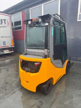 Gabelstapler gebraucht JUNGHEINRICH DFG 320s Baujahr 2019/ HH4500 / Vollkabine /Triplex DIESEL VIERRADFRONTSTAPLER (13013379)
