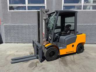 Gabelstapler gebraucht JUNGHEINRICH DFG 430 Baujahr 2015 / Stunden 10680 HH 3700 DIESEL VIERRADFRONTSTAPLER (13053472) backdrop