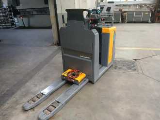Gabelstapler gebraucht JUNGHEINRICH ECE 225 1150 ELEKTRO NIEDERHUBWAGENFAHRERSTAND (13063639) backdrop