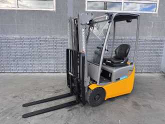 Gabelstapler gebraucht JUNGHEINRICH EFG 110k Baujahr 2022 / Stunden 566 Neuwertig ELEKTRO DREIRADFRONTSTAPLER (13075702) backdrop