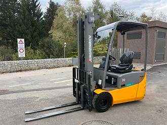 Gabelstapler gebraucht JUNGHEINRICH EFG 115 - 500DZ ELEKTRO DREIRADFRONTSTAPLER (13072414) backdrop