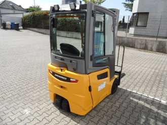 Gabelstapler gebraucht JUNGHEINRICH EFG 215 - Triplex - Doppelpedal - wenig Stunden ELEKTRO DREIRADFRONTSTAPLER (13064904)