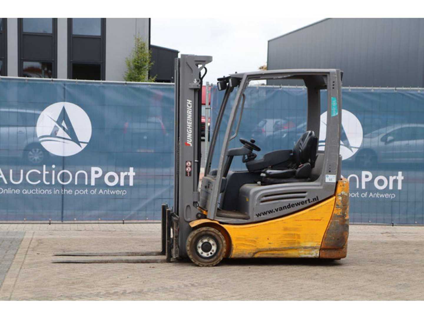 Gabelstapler gebraucht JUNGHEINRICH EFG 216k ELEKTRO VIERRADFRONTSTAPLER (13044326)