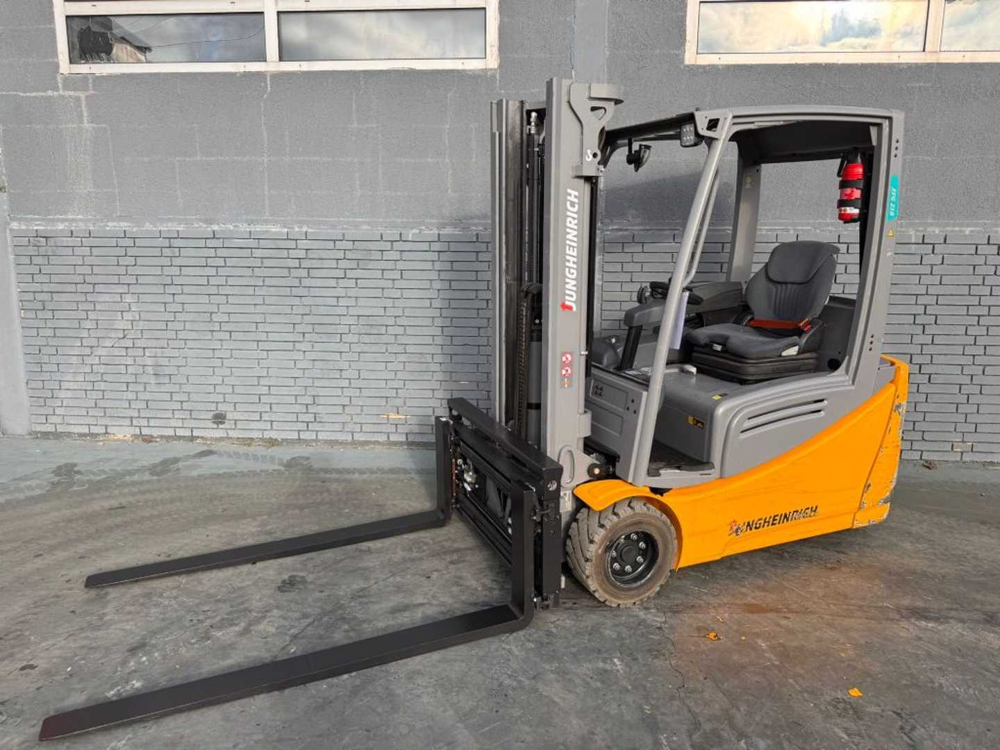 Gabelstapler gebraucht JUNGHEINRICH EFG 218 Baujahr 2020 / Stunden 10722 HH 3100 ELEKTRO DREIRADFRONTSTAPLER (13004653)