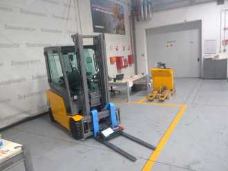 Gabelstapler gebraucht JUNGHEINRICH EFG 316 SP GE 115-330 ZT ELEKTRO VIERRADFRONTSTAPLER (13015208) backdrop
