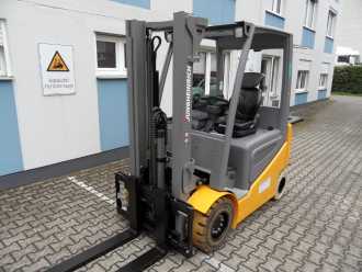 Gabelstapler gebraucht JUNGHEINRICH EFG 430k - weiße Reifen - Freihub ELEKTRO VIERRADFRONTSTAPLER (12886506)