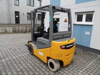 Gabelstapler gebraucht JUNGHEINRICH EFG 430k - weiße Reifen - Freihub ELEKTRO VIERRADFRONTSTAPLER (12886506)