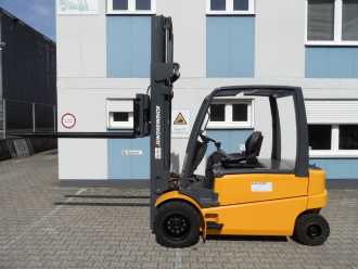 Gabelstapler gebraucht JUNGHEINRICH EFG 550 - Zinkenverstellgerät mit 2 m Gabeln ELEKTRO VIERRADFRONTSTAPLER (13065163)
