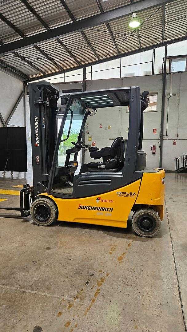 Gabelstapler gebraucht JUNGHEINRICH EFG318 ELEKTRO VIERRADFRONTSTAPLER (12886596)