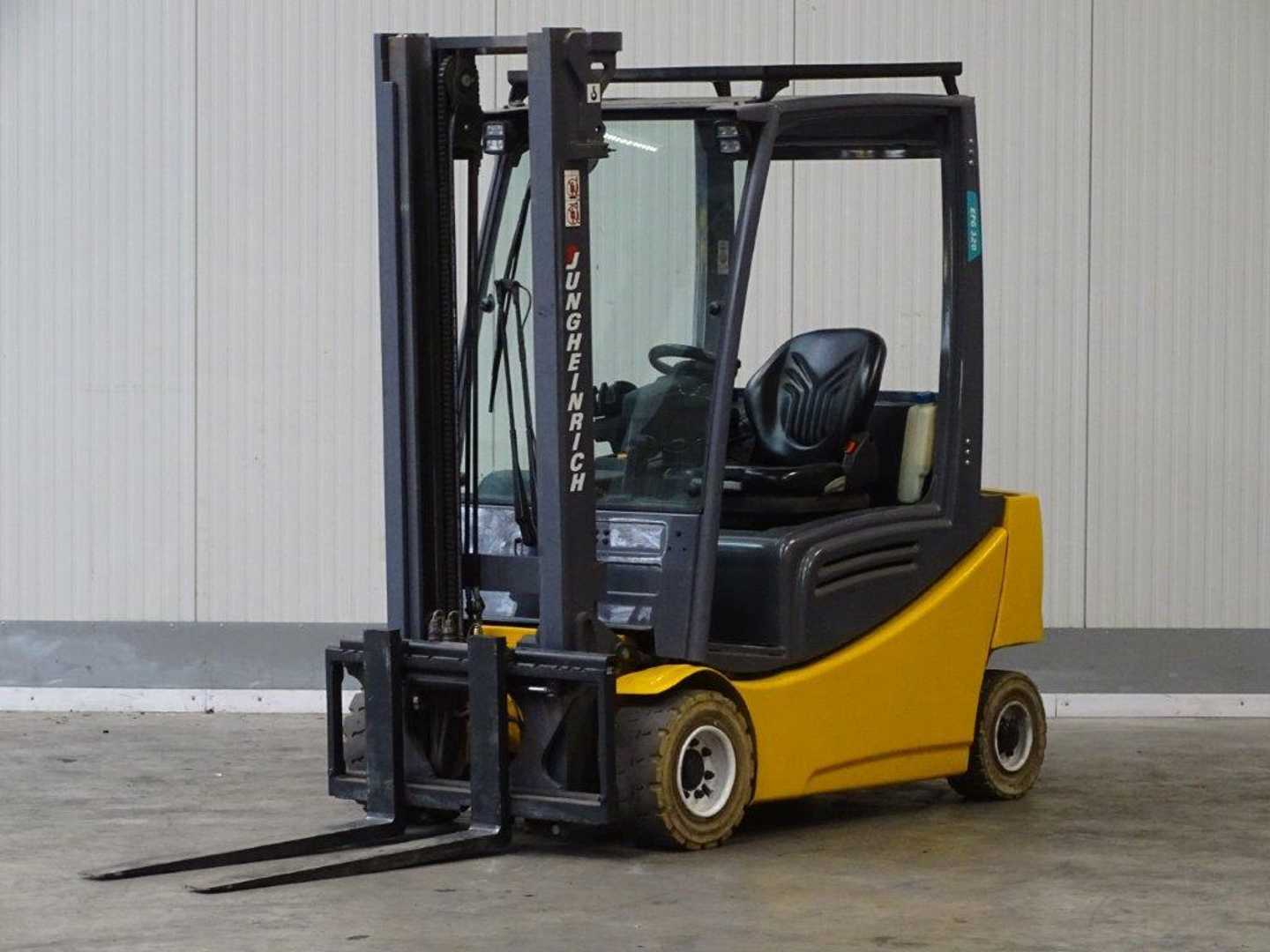 Gabelstapler gebraucht JUNGHEINRICH EFG320 ELEKTRO VIERRADFRONTSTAPLER (13055822)