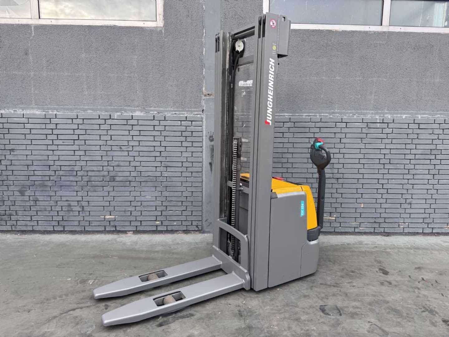 Gabelstapler gebraucht JUNGHEINRICH EJC 214 Baujahr 2016/ Triplex 5,35M/ Stunden 3319 ELEKTRO HOCHHUBWAGENDEICHSEL (13074502)