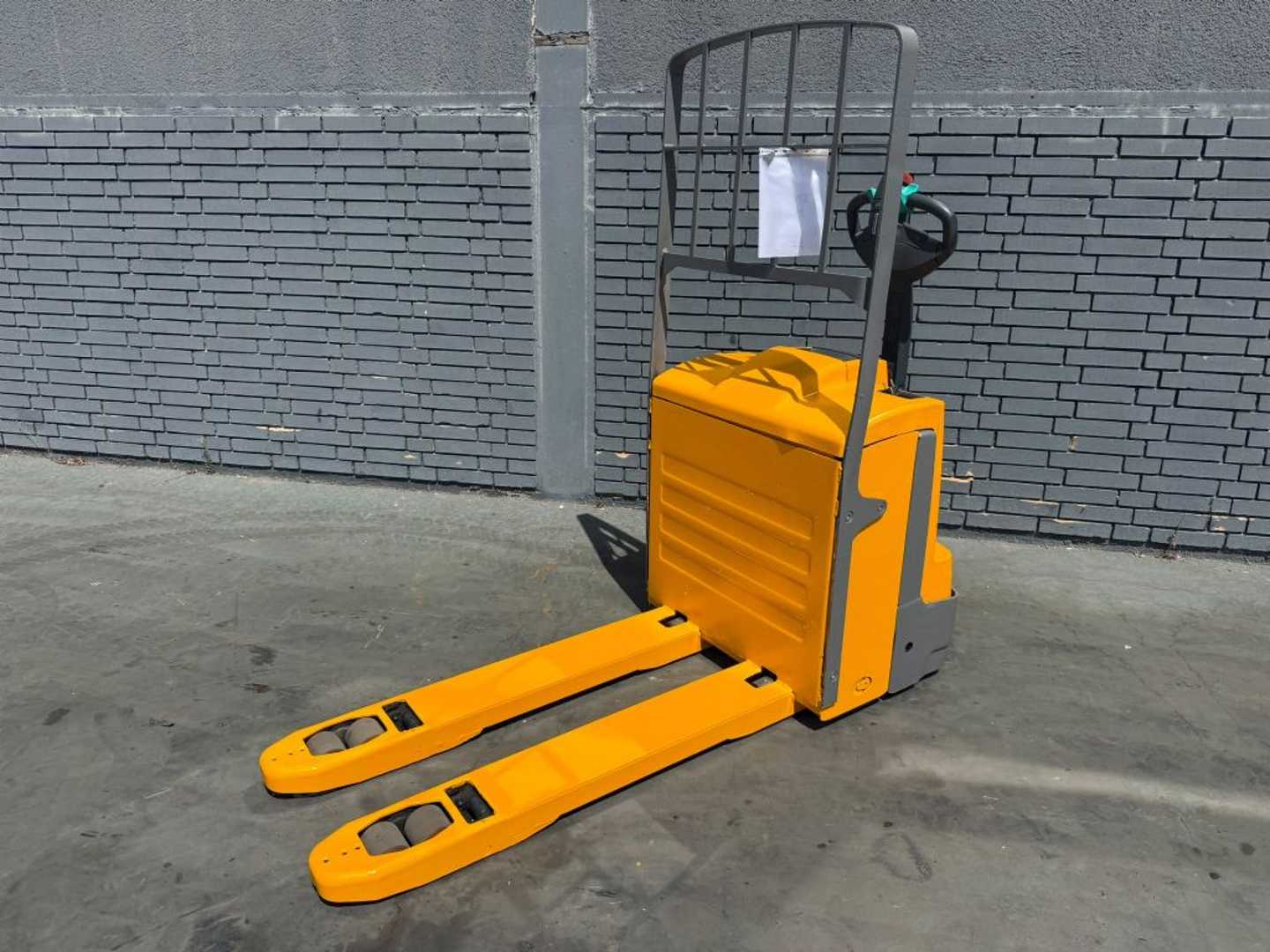 Gabelstapler gebraucht JUNGHEINRICH EJE 220 Baujahr 2016/ Stunden 2045 Ladegerät integriert WEITERE NIEDERHUBWAGENDEICHSEL (13057395)
