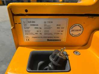 Gabelstapler gebraucht JUNGHEINRICH EJE 220 Baujahr 2016/ Stunden 2045 Ladegerät integriert WEITERE NIEDERHUBWAGENDEICHSEL (13057395)