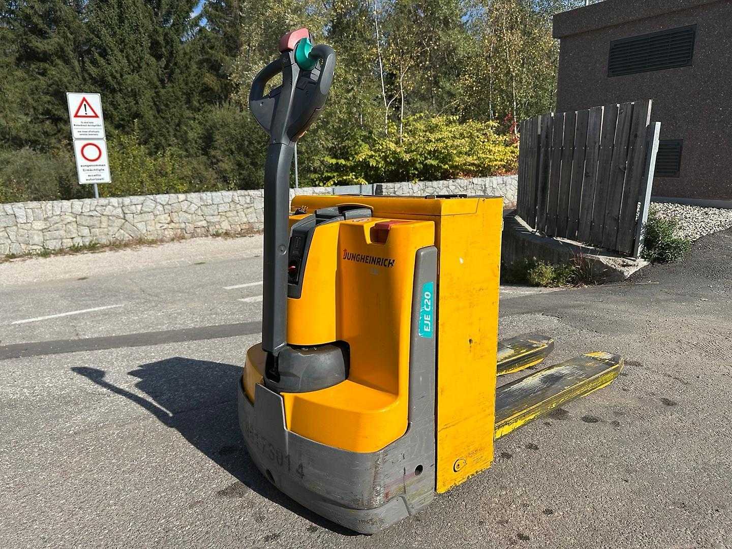 Gabelstapler gebraucht JUNGHEINRICH EJE C20 ELEKTRO NIEDERHUBWAGENDEICHSEL (13071450)