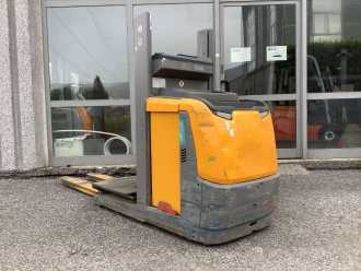 Gabelstapler gebraucht JUNGHEINRICH EKS 110 L 100 E ELEKTRO NIEDERHUBKOMMISSIONIERER (13064818) backdrop