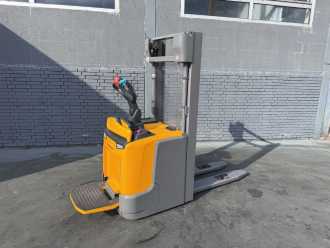Gabelstapler gebraucht JUNGHEINRICH ERC 214 Baujahr 2022 Stunden 5023 Akku 2022 ELEKTRO HOCHHUBWAGENDEICHSEL (13068328)
