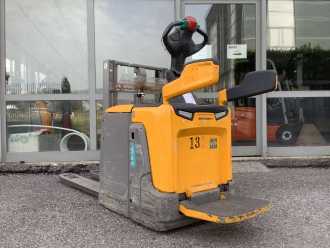 Gabelstapler gebraucht JUNGHEINRICH ERD 120 ELEKTRO HOCHHUBWAGENFAHRERSTAND (13064823) backdrop