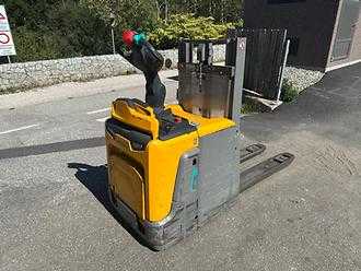 Gabelstapler gebraucht JUNGHEINRICH ERD 220 - 201ZT ELEKTRO HOCHHUBWAGENFAHRERSTAND (13068417) backdrop