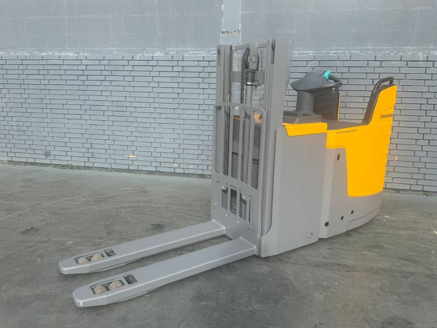 Gabelstapler gebraucht JUNGHEINRICH ERD 220 Baujahr 2016/ Stunden 5313 HH 2100/ ELEKTRO HOCHHUBWAGENDEICHSEL (13021943)