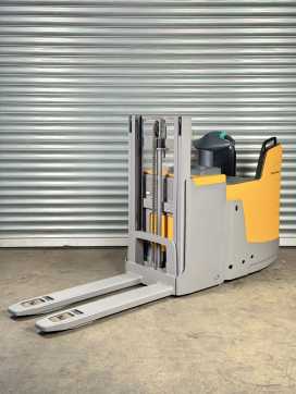 Gabelstapler gebraucht JUNGHEINRICH ERD 220 ERD 220 - Service Neu - Batterie 84% - Initialhub ELEKTRO HOCHHUBWAGENDEICHSEL (12983848) backdrop