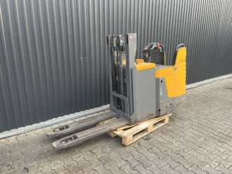 Gabelstapler gebraucht JUNGHEINRICH ERD220 ELEKTRO HOCHHUBWAGENDEICHSEL (13075950) backdrop