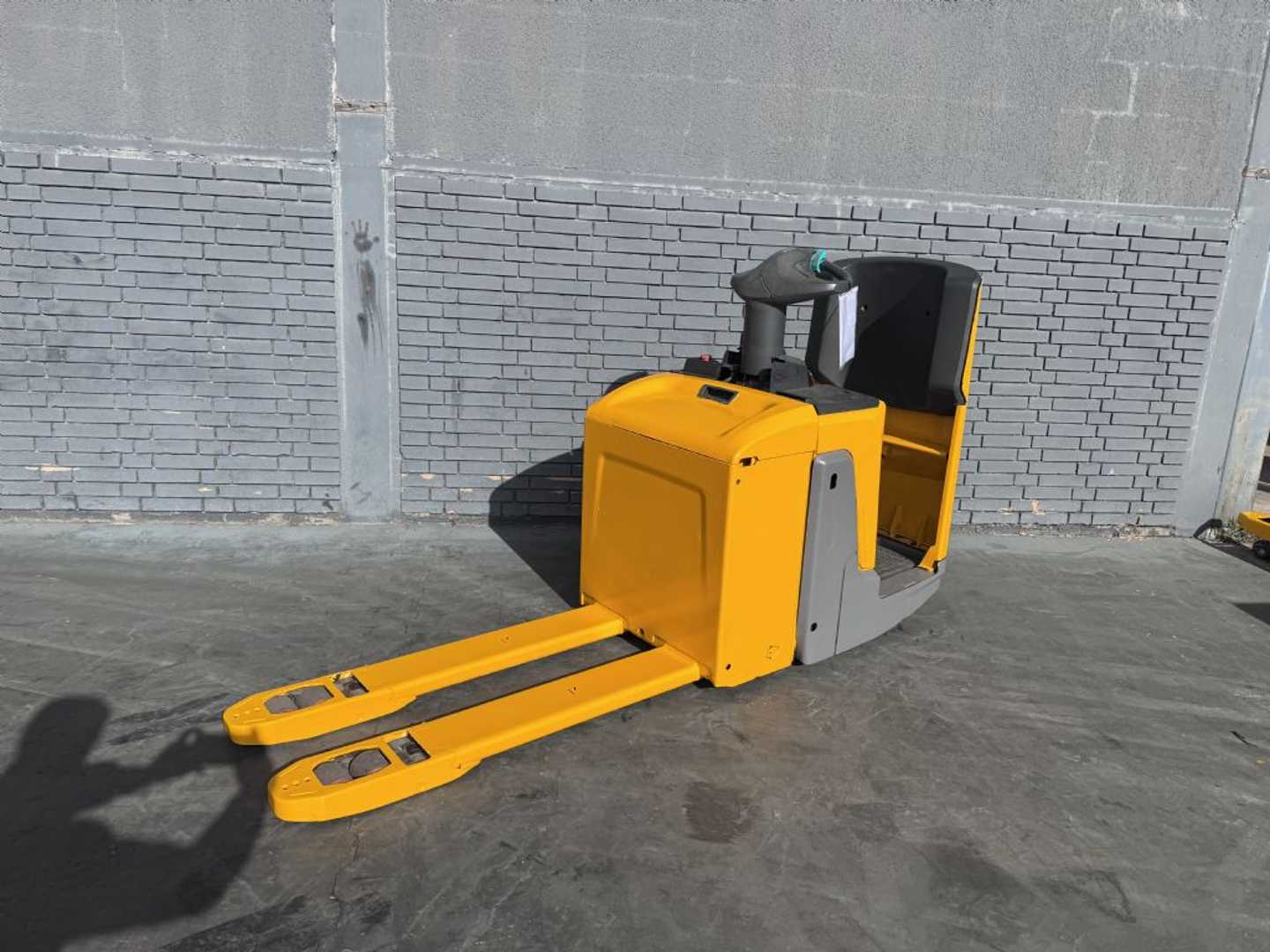Gabelstapler gebraucht JUNGHEINRICH ERE 120 Baujahr 2020 Akku 2020 Gabellänge 1150 ELEKTRO NIEDERHUBWAGENDEICHSEL (13074919)