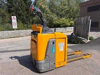 Gabelstapler gebraucht JUNGHEINRICH ERE 125 ELEKTRO NIEDERHUBWAGENFAHRERSTAND (13062594) backdrop