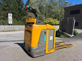 Gabelstapler gebraucht JUNGHEINRICH ERE 125 ELEKTRO NIEDERHUBWAGENFAHRERSTAND (13068418) backdrop