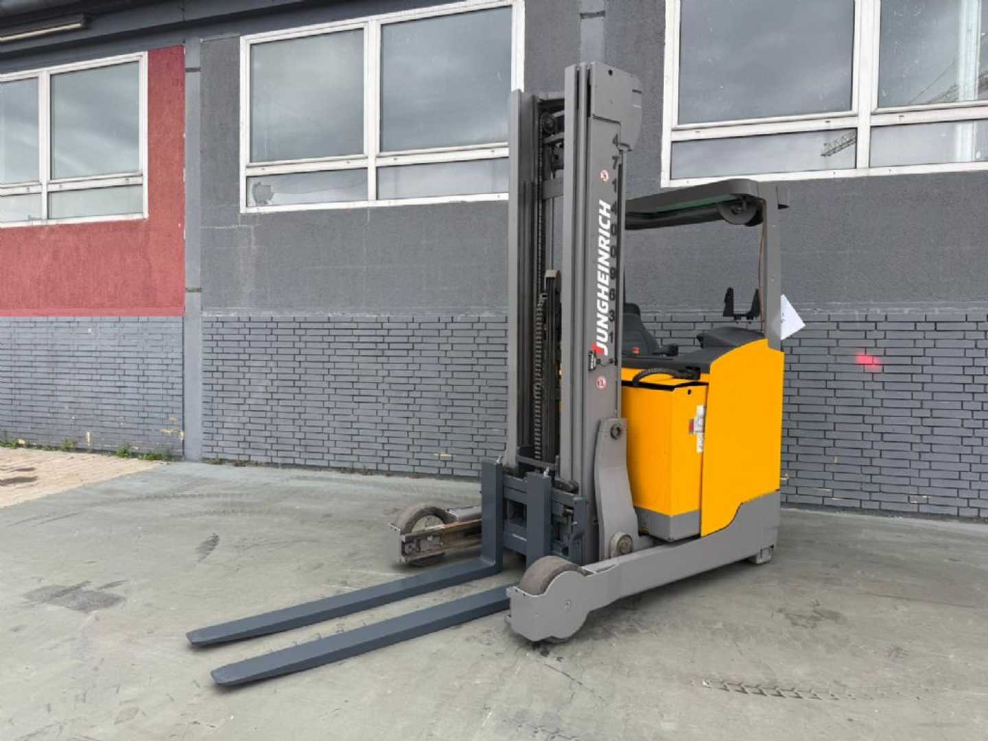 Gabelstapler gebraucht JUNGHEINRICH ETV 325 Baujahr 2016 / HH 6200 Akku 2026 Neu ELEKTRO SCHUBMASTSTAPLER (13001003)
