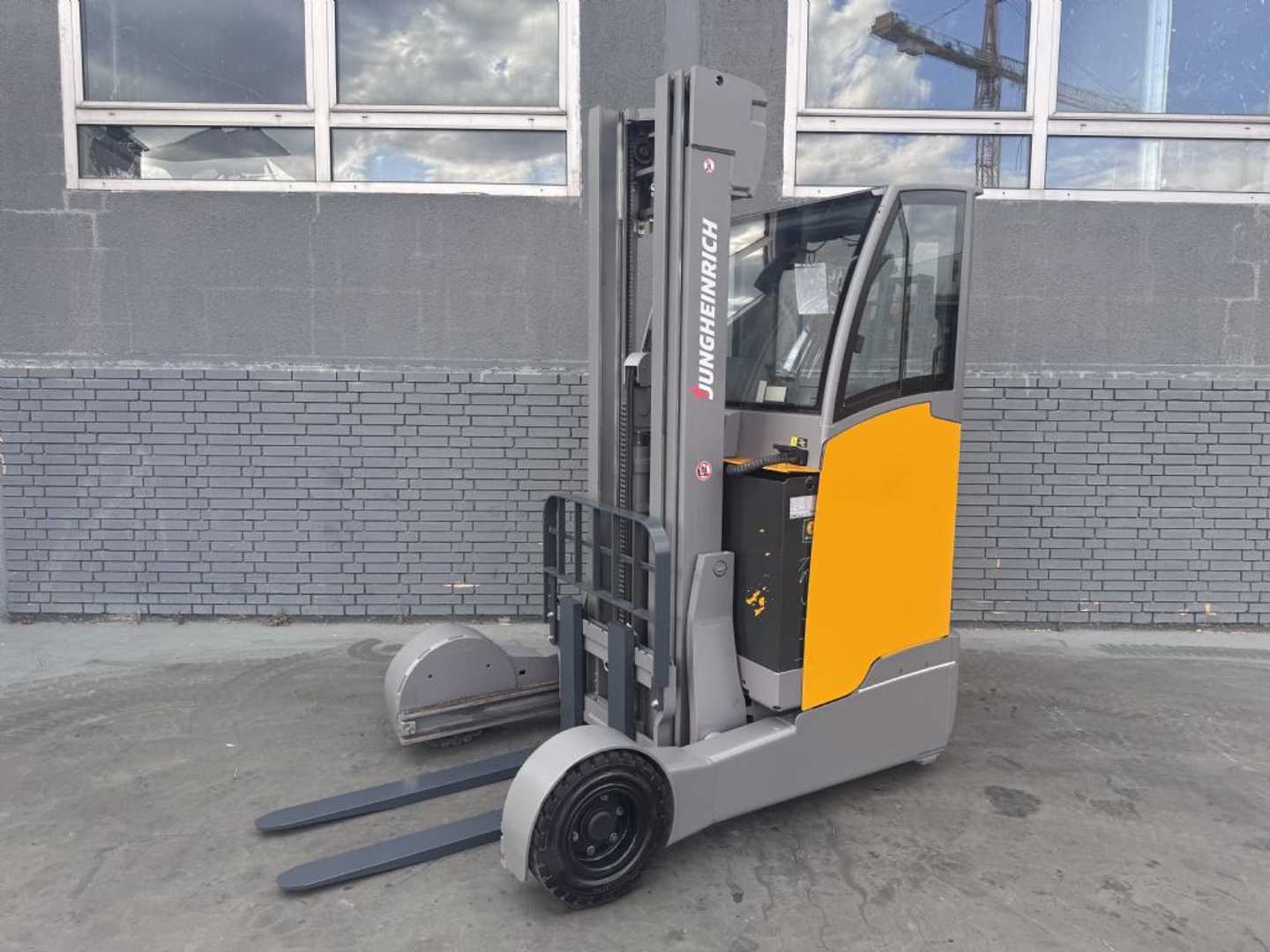 Gabelstapler gebraucht JUNGHEINRICH ETV C 16 Baujahr 2017 / / Akku 2024 / HH 5,9M/ TOP CONDITION ELEKTRO SCHUBMASTSTAPLER (13068330)