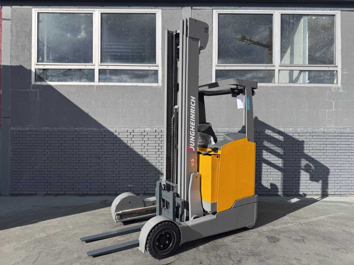 Gabelstapler gebraucht JUNGHEINRICH ETV C 20 Baujahr 2022 /Kamera/ HH 7,4M/ TOP CONDITION ELEKTRO SCHUBMASTSTAPLER (13068329)