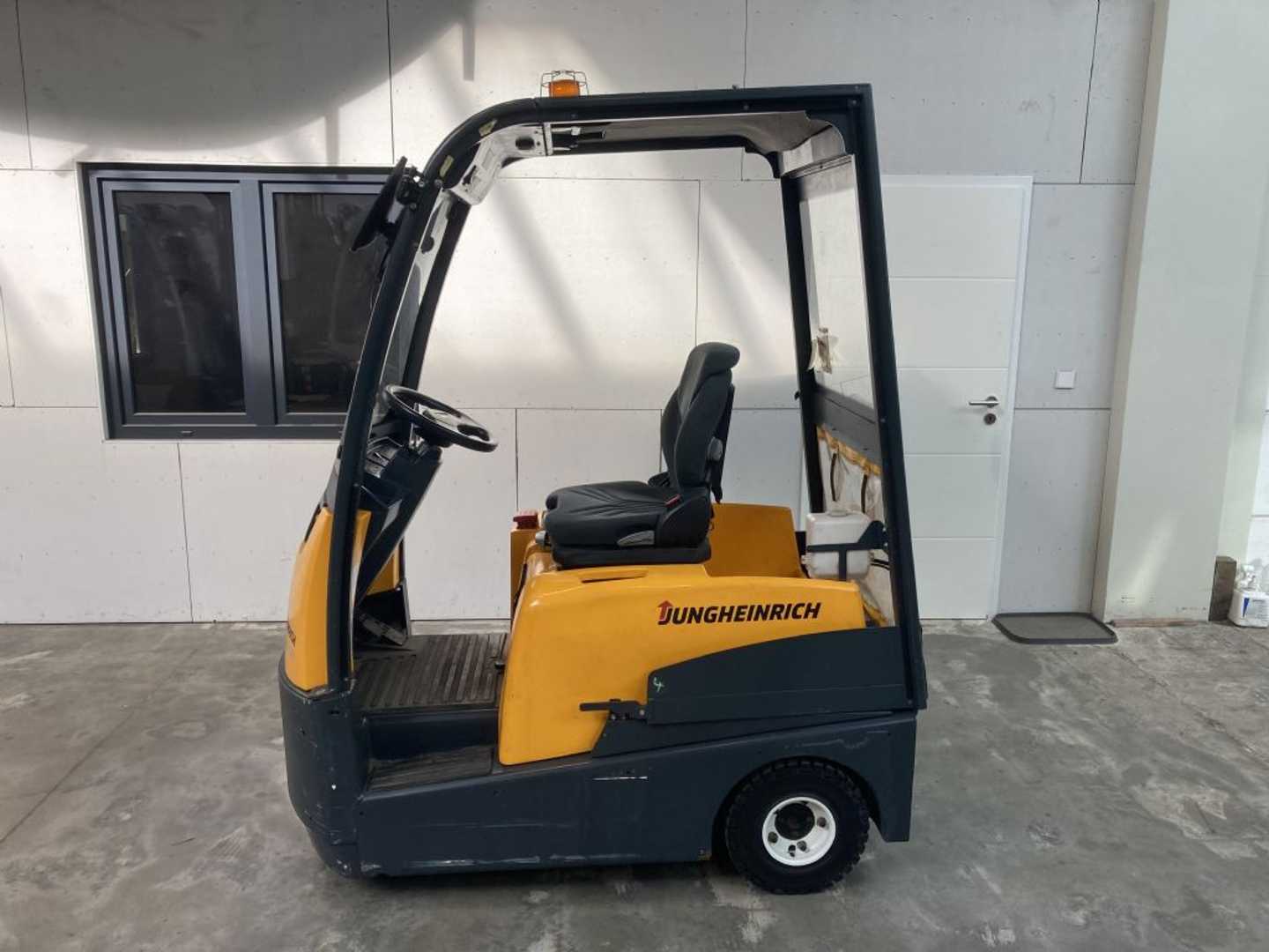 Gabelstapler gebraucht JUNGHEINRICH EZS 570 / 6092 Std. ELEKTRO SCHLEPPER (12903006)