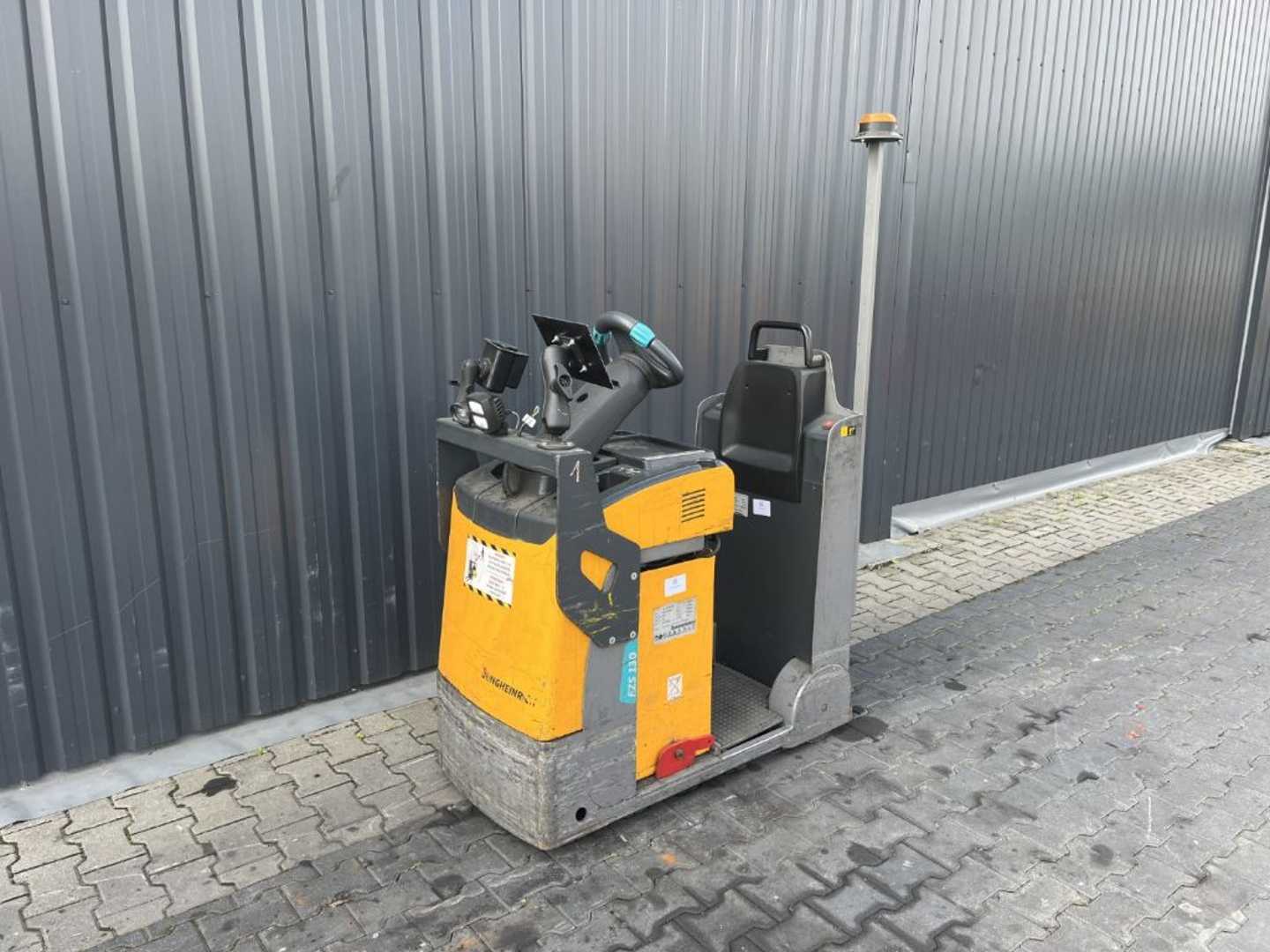 Gabelstapler gebraucht JUNGHEINRICH EZS130 ELEKTRO SCHLEPPER (13066806)