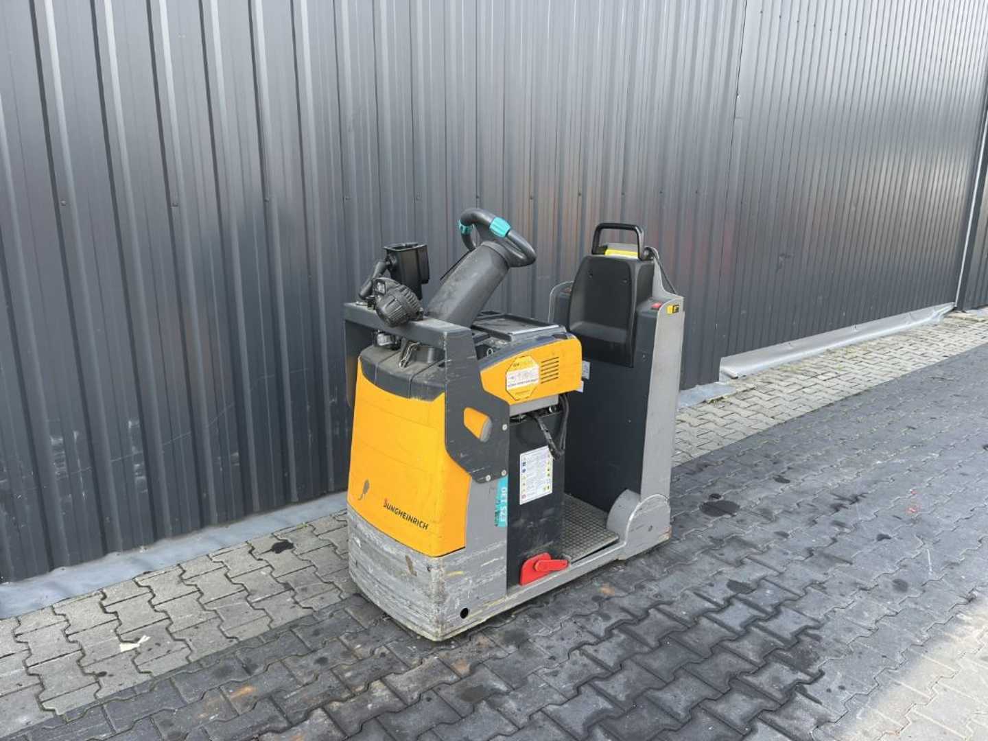 Gabelstapler gebraucht JUNGHEINRICH EZS130 ELEKTRO SCHLEPPER (13066807)