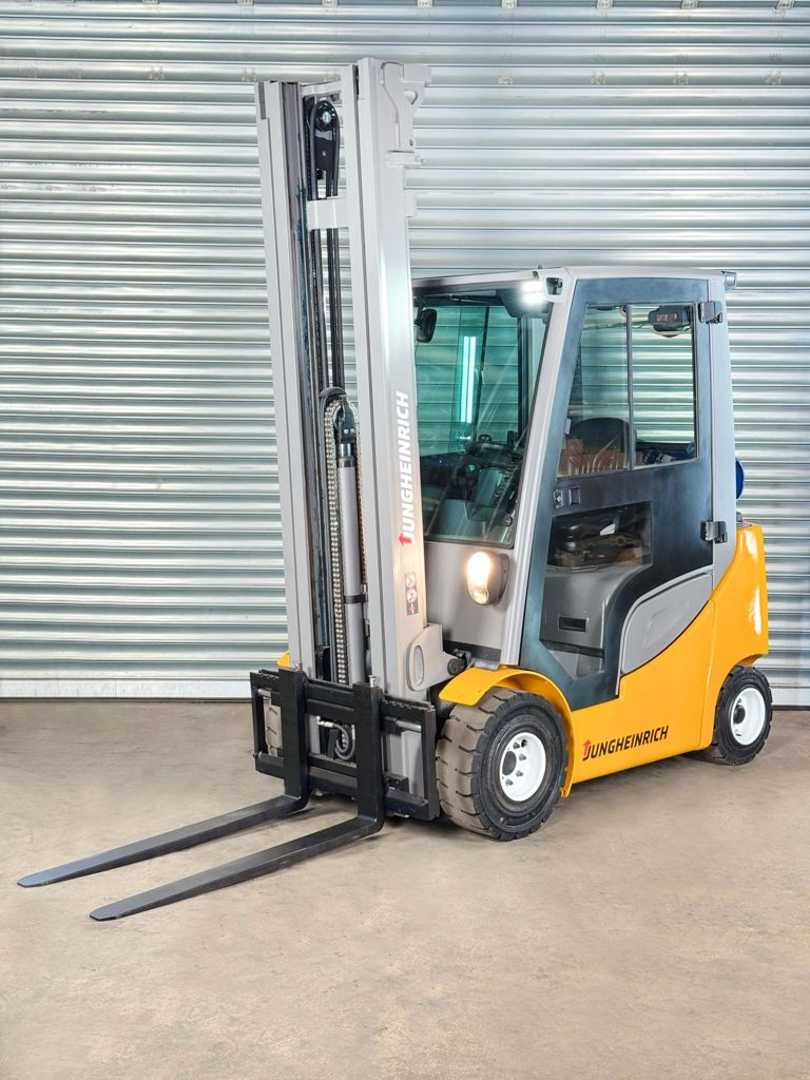 Gabelstapler gebraucht JUNGHEINRICH TFG 320s TFG 320s - Service Neu - STVO - Volllkabine -6,5m GAS VIERRADFRONTSTAPLER (12977664)