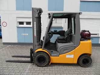 Gabelstapler gebraucht JUNGHEINRICH TFG 430s - Freihub - wenig Stunden GAS VIERRADFRONTSTAPLER (13056868) backdrop